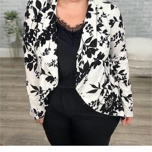 NEW HEIMISH USA stretchy figure flattering blazer in black and white floral